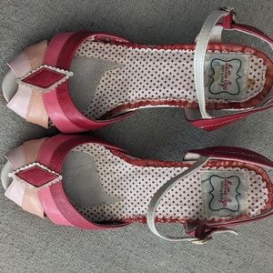 Bettie Page retro replica platform heels in size 8